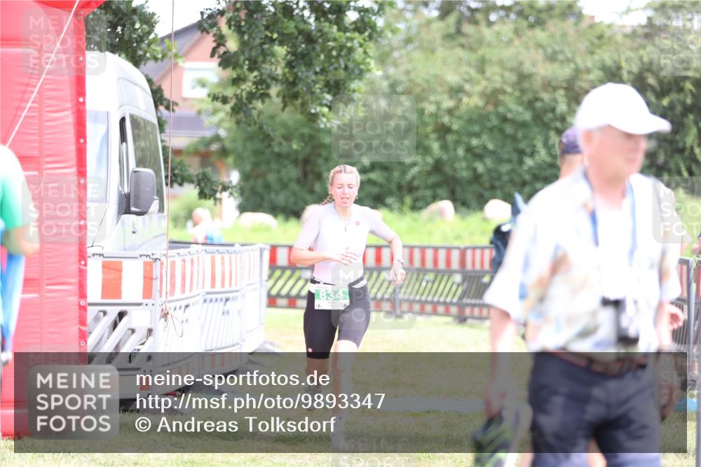 21.06.2026 - 29. Vierlanden-Triathlon Andreas Tolksdorf http://msf.ph/oto/9893347 21.06.2026 14:05:12 Ziel 834, 1030, 834, 1030 meine-sportfotos.de