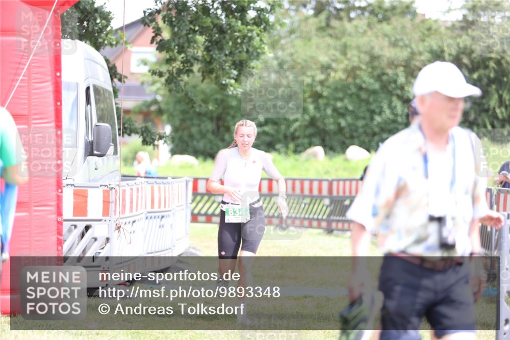 21.06.2026 - 29. Vierlanden-Triathlon Andreas Tolksdorf http://msf.ph/oto/9893348 21.06.2026 14:05:12 Ziel 834, 1030, 834, 1030 meine-sportfotos.de