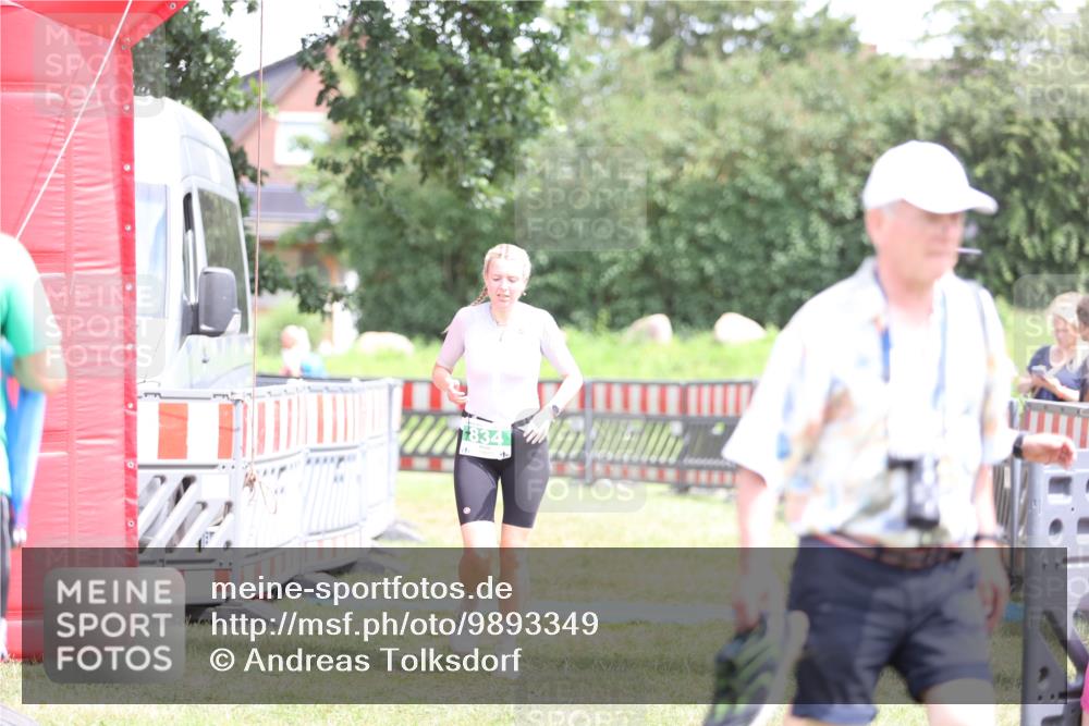 21.06.2026 - 29. Vierlanden-Triathlon Andreas Tolksdorf http://msf.ph/oto/9893349 21.06.2026 14:05:12 Ziel 834, 1030, 834, 1030 meine-sportfotos.de