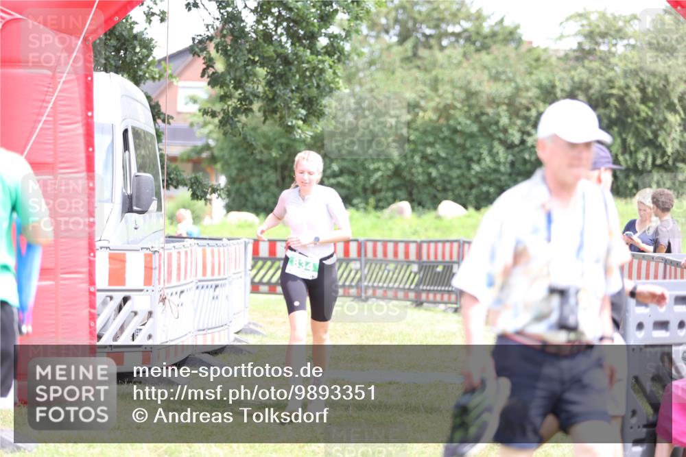 21.06.2026 - 29. Vierlanden-Triathlon Andreas Tolksdorf http://msf.ph/oto/9893351 21.06.2026 14:05:12 Ziel 834, 1030, 834, 1030 meine-sportfotos.de