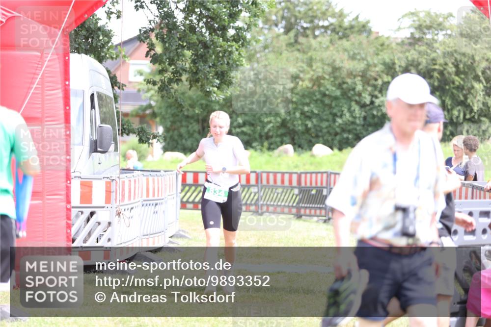 21.06.2026 - 29. Vierlanden-Triathlon Andreas Tolksdorf http://msf.ph/oto/9893352 21.06.2026 14:05:12 Ziel 834, 1030, 834, 1030 meine-sportfotos.de