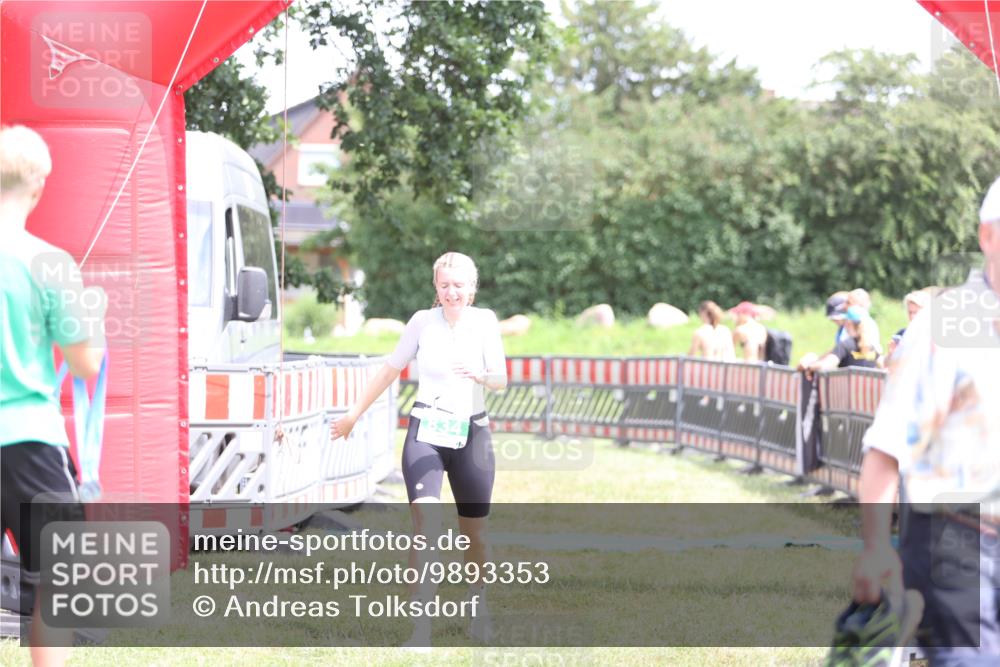 21.06.2026 - 29. Vierlanden-Triathlon Andreas Tolksdorf http://msf.ph/oto/9893353 21.06.2026 14:05:13 Ziel 834, 1030, 834, 1030 meine-sportfotos.de