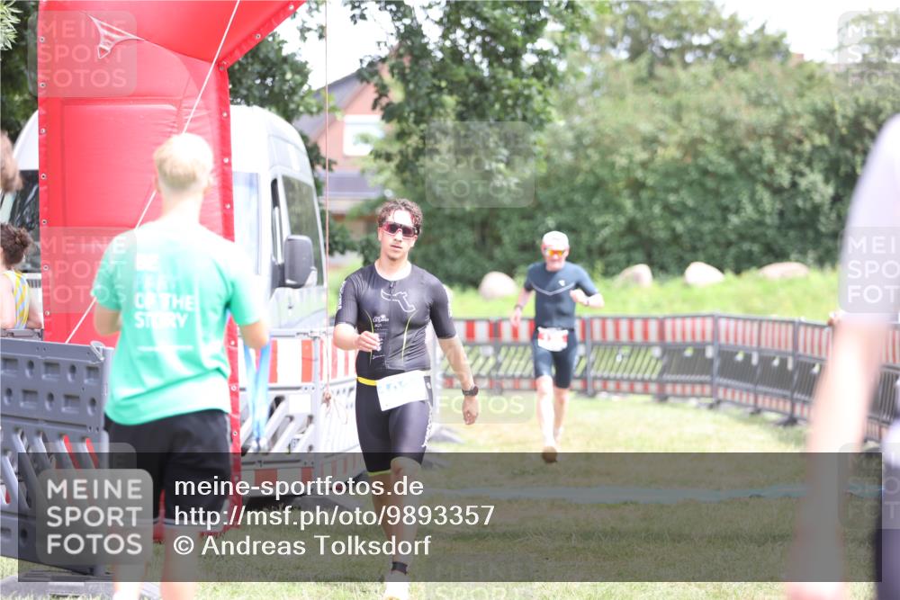 21.06.2026 - 29. Vierlanden-Triathlon Andreas Tolksdorf http://msf.ph/oto/9893357 21.06.2026 14:05:24 Ziel 138, 1030, 138, 1030 meine-sportfotos.de