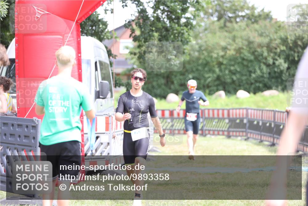 21.06.2026 - 29. Vierlanden-Triathlon Andreas Tolksdorf http://msf.ph/oto/9893358 21.06.2026 14:05:24 Ziel 138, 1030, 138, 1030 meine-sportfotos.de