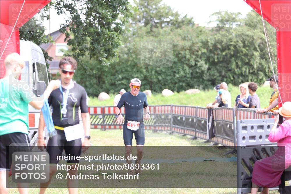 21.06.2026 - 29. Vierlanden-Triathlon Andreas Tolksdorf http://msf.ph/oto/9893361 21.06.2026 14:05:26 Ziel 138, 1030, 138, 1030 meine-sportfotos.de