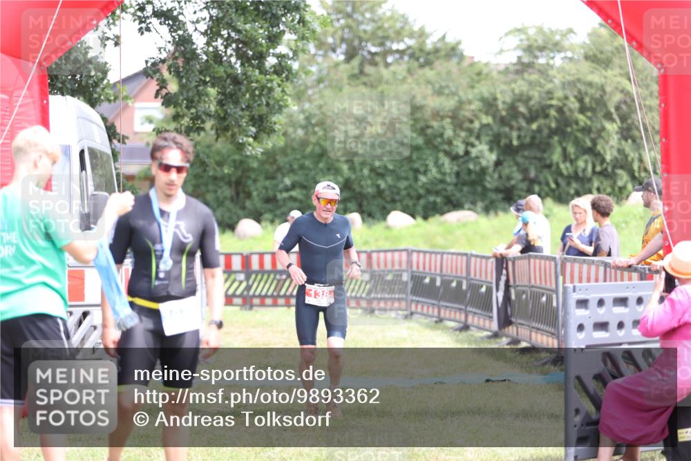 21.06.2026 - 29. Vierlanden-Triathlon Andreas Tolksdorf http://msf.ph/oto/9893362 21.06.2026 14:05:26 Ziel 138, 1030, 138, 1030 meine-sportfotos.de