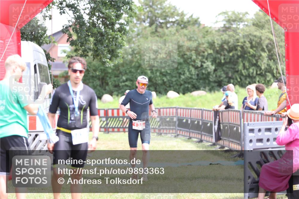 21.06.2026 - 29. Vierlanden-Triathlon Andreas Tolksdorf http://msf.ph/oto/9893363 21.06.2026 14:05:26 Ziel 138, 1030, 138, 1030 meine-sportfotos.de