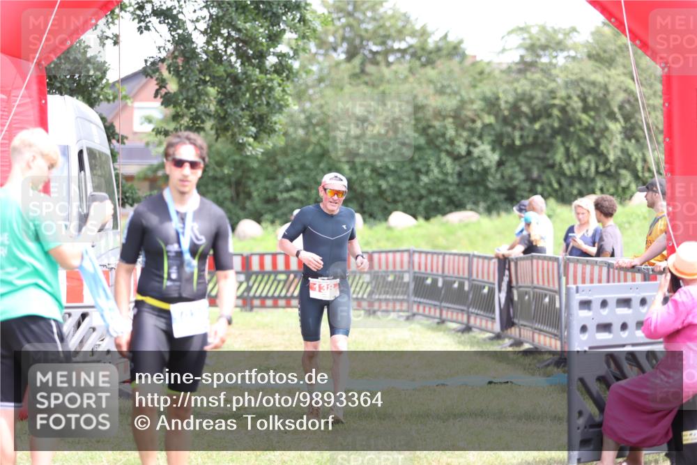 21.06.2026 - 29. Vierlanden-Triathlon Andreas Tolksdorf http://msf.ph/oto/9893364 21.06.2026 14:05:26 Ziel 138, 1030, 138, 1030 meine-sportfotos.de