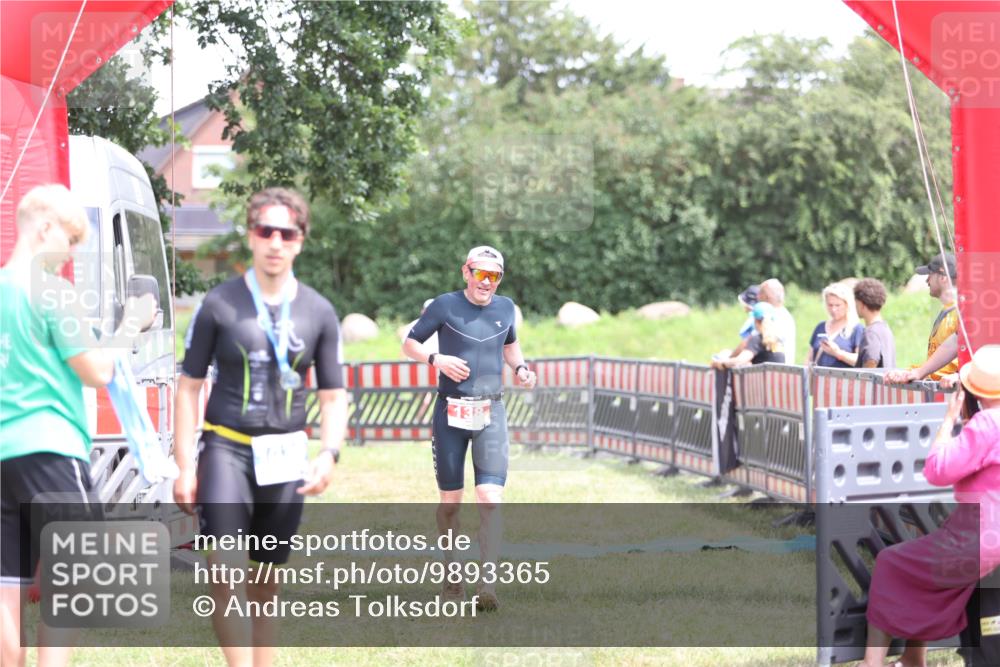 21.06.2026 - 29. Vierlanden-Triathlon Andreas Tolksdorf http://msf.ph/oto/9893365 21.06.2026 14:05:26 Ziel 138, 1030, 138, 1030 meine-sportfotos.de