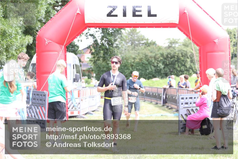 21.06.2026 - 29. Vierlanden-Triathlon Andreas Tolksdorf http://msf.ph/oto/9893368 21.06.2026 14:05:27 Ziel 138, 1038, 138, 1038 meine-sportfotos.de