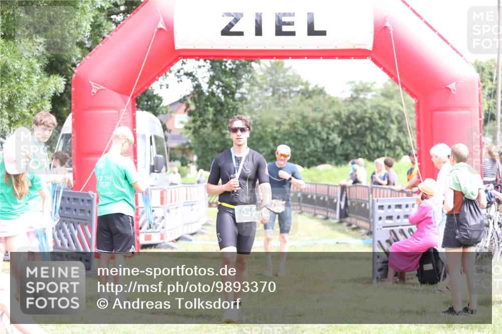 21.06.2026 - 29. Vierlanden-Triathlon Andreas Tolksdorf http://msf.ph/oto/9893370 21.06.2026 14:05:28 Ziel 138, 1038, 138, 1038 meine-sportfotos.de