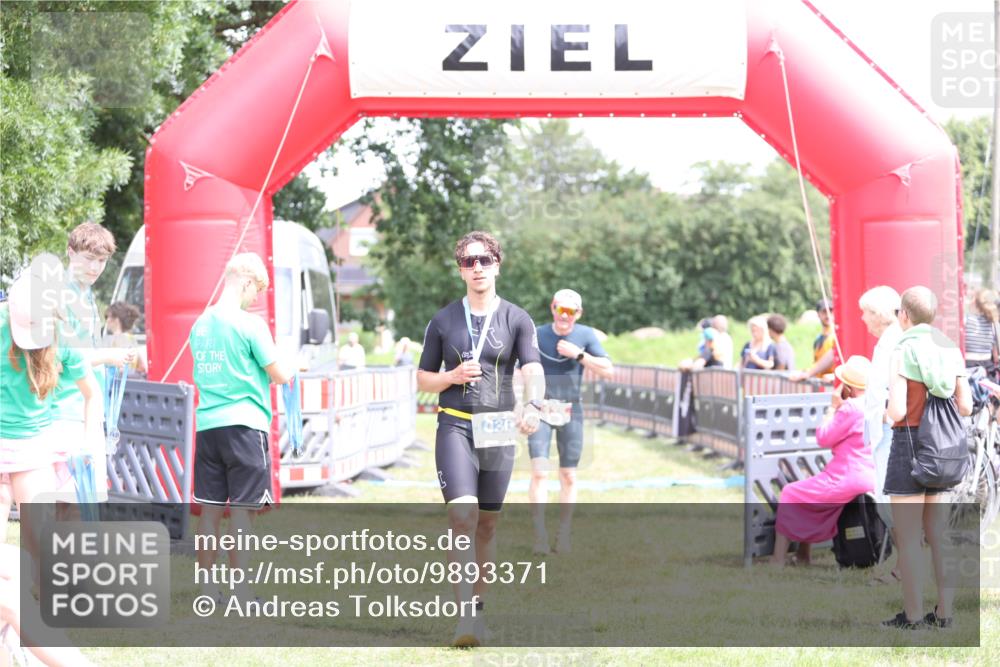 21.06.2026 - 29. Vierlanden-Triathlon Andreas Tolksdorf http://msf.ph/oto/9893371 21.06.2026 14:05:28 Ziel 138, 1038, 138, 1038 meine-sportfotos.de