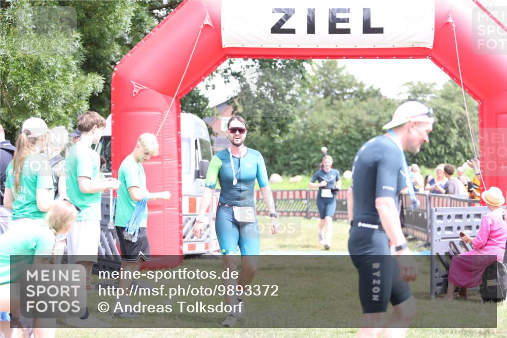 21.06.2026 - 29. Vierlanden-Triathlon Andreas Tolksdorf http://msf.ph/oto/9893372 21.06.2026 14:05:43 Ziel 866, 1038, 866, 1038 meine-sportfotos.de