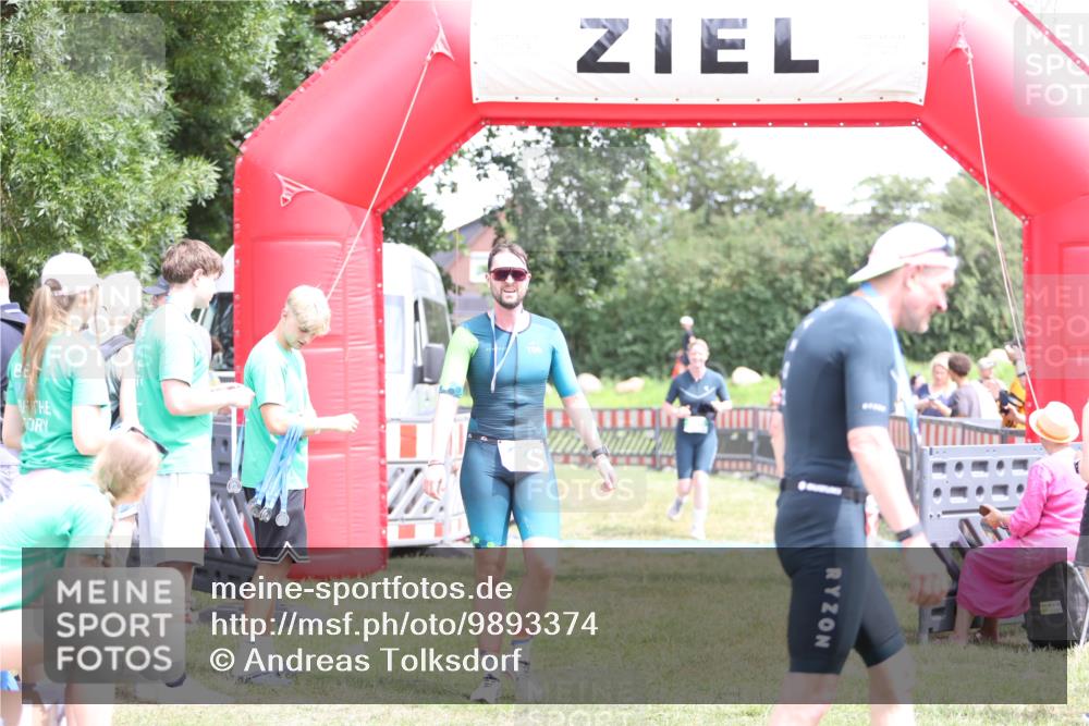 21.06.2026 - 29. Vierlanden-Triathlon Andreas Tolksdorf http://msf.ph/oto/9893374 21.06.2026 14:05:43 Ziel 866, 1038, 866, 1038 meine-sportfotos.de
