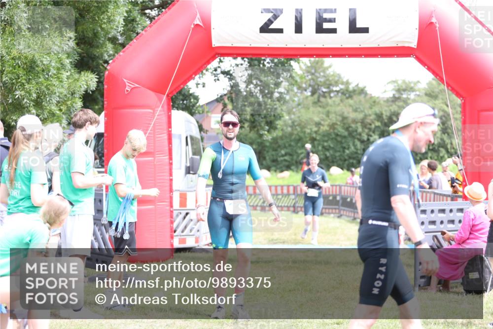 21.06.2026 - 29. Vierlanden-Triathlon Andreas Tolksdorf http://msf.ph/oto/9893375 21.06.2026 14:05:43 Ziel 866, 1038, 866, 1038 meine-sportfotos.de