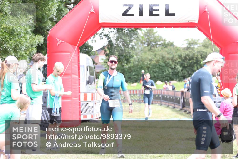 21.06.2026 - 29. Vierlanden-Triathlon Andreas Tolksdorf http://msf.ph/oto/9893379 21.06.2026 14:05:43 Ziel 866, 1038, 866, 1038 meine-sportfotos.de