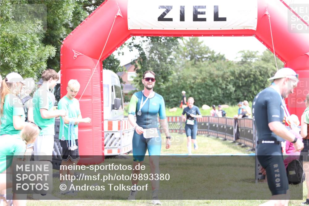 21.06.2026 - 29. Vierlanden-Triathlon Andreas Tolksdorf http://msf.ph/oto/9893380 21.06.2026 14:05:43 Ziel 866, 1038, 866, 1038 meine-sportfotos.de