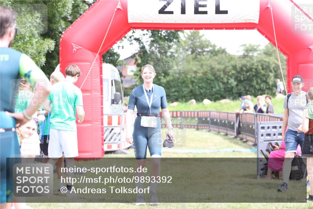 21.06.2026 - 29. Vierlanden-Triathlon Andreas Tolksdorf http://msf.ph/oto/9893392 21.06.2026 14:05:51 Ziel  meine-sportfotos.de