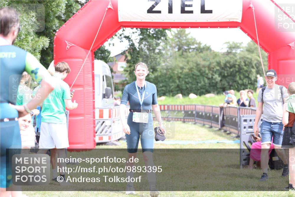 21.06.2026 - 29. Vierlanden-Triathlon Andreas Tolksdorf http://msf.ph/oto/9893395 21.06.2026 14:05:51 Ziel  meine-sportfotos.de