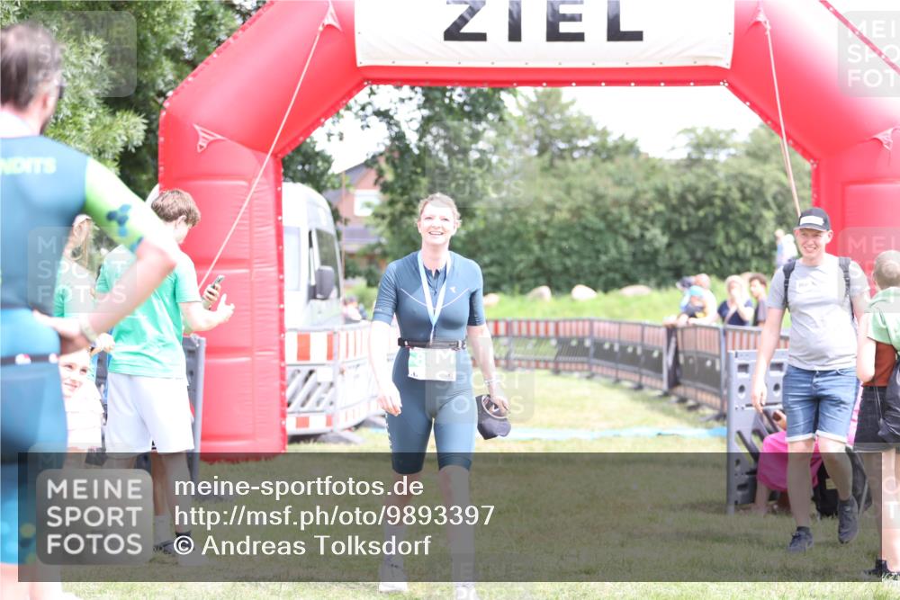 21.06.2026 - 29. Vierlanden-Triathlon Andreas Tolksdorf http://msf.ph/oto/9893397 21.06.2026 14:05:52 Ziel  meine-sportfotos.de