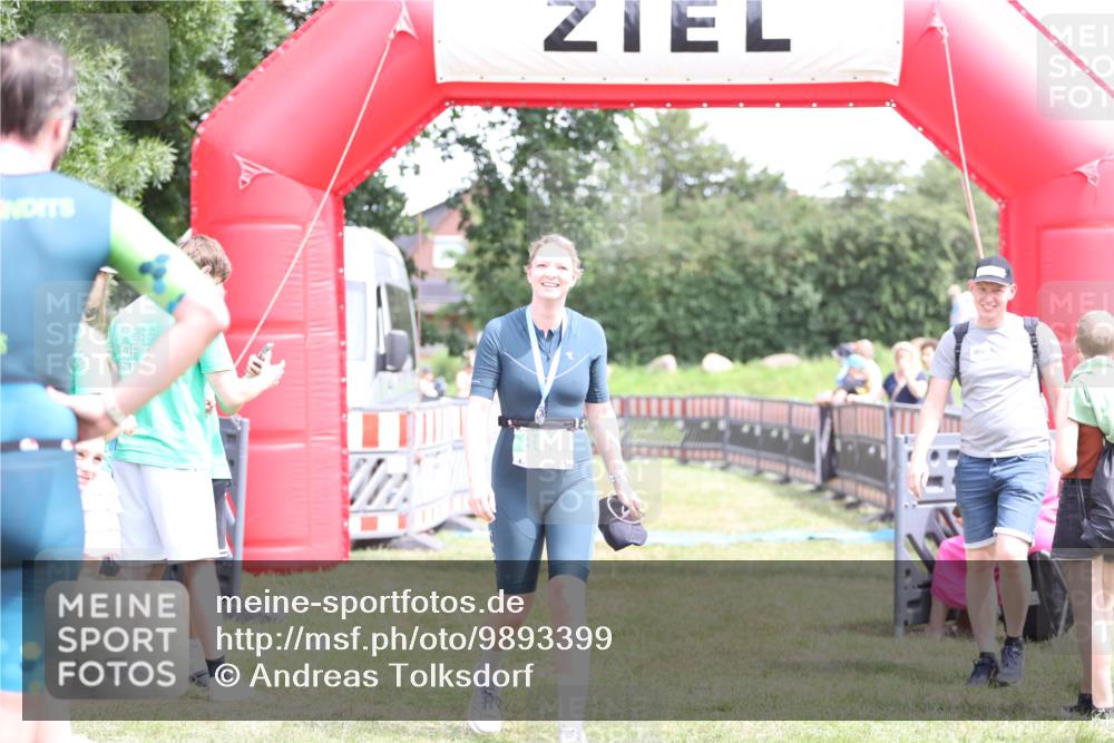 21.06.2026 - 29. Vierlanden-Triathlon Andreas Tolksdorf http://msf.ph/oto/9893399 21.06.2026 14:05:52 Ziel  meine-sportfotos.de