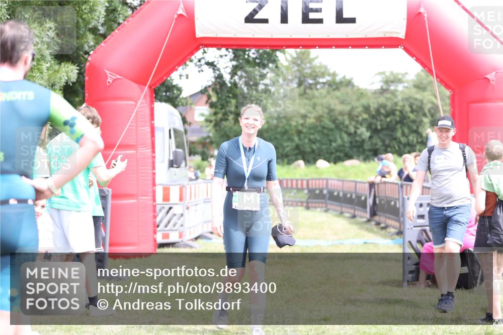 21.06.2026 - 29. Vierlanden-Triathlon Andreas Tolksdorf http://msf.ph/oto/9893400 21.06.2026 14:05:52 Ziel  meine-sportfotos.de