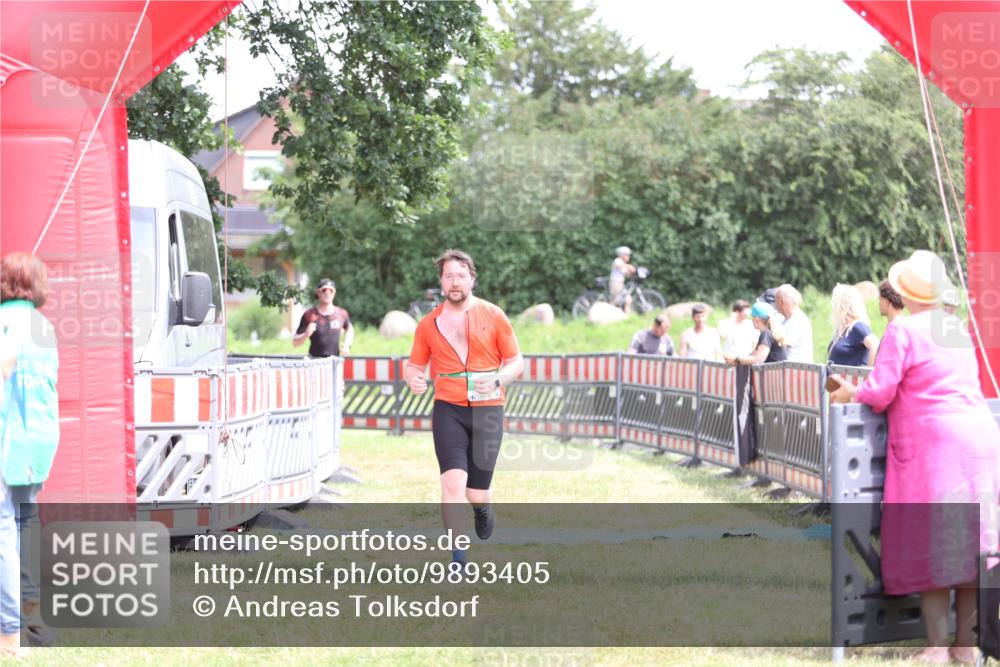 21.06.2026 - 29. Vierlanden-Triathlon Andreas Tolksdorf http://msf.ph/oto/9893405 21.06.2026 14:06:34 Ziel 748, 1073, 748, 1073 meine-sportfotos.de