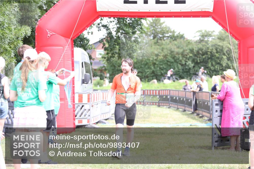 21.06.2026 - 29. Vierlanden-Triathlon Andreas Tolksdorf http://msf.ph/oto/9893407 21.06.2026 14:06:36 Ziel 748, 1073, 748, 1073 meine-sportfotos.de