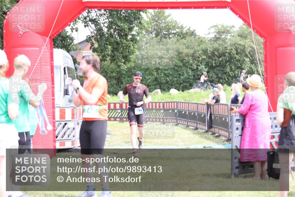 21.06.2026 - 29. Vierlanden-Triathlon Andreas Tolksdorf http://msf.ph/oto/9893413 21.06.2026 14:06:38 Ziel 180, 748, 1073, 180, 748, 1073 meine-sportfotos.de