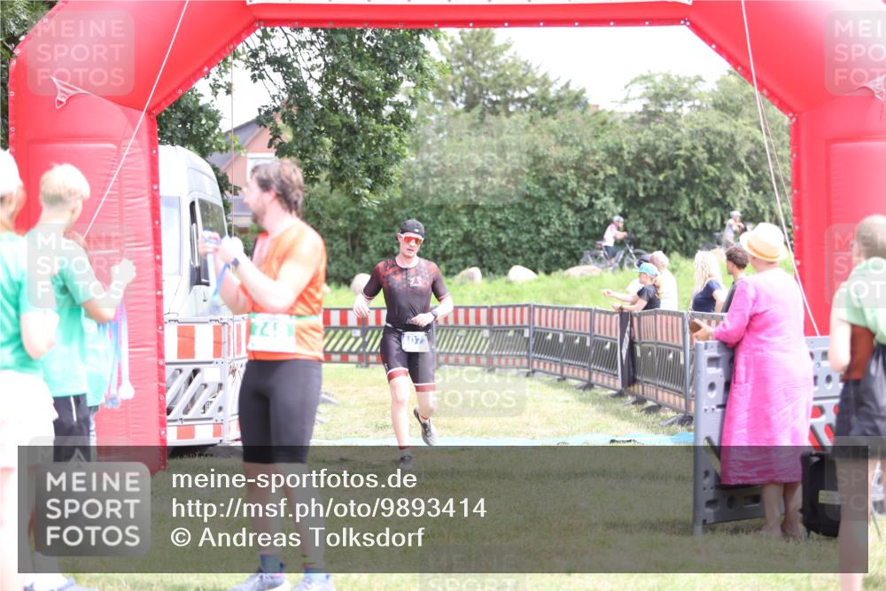 21.06.2026 - 29. Vierlanden-Triathlon Andreas Tolksdorf http://msf.ph/oto/9893414 21.06.2026 14:06:38 Ziel 180, 748, 1073, 180, 748, 1073 meine-sportfotos.de