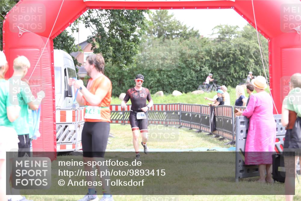 21.06.2026 - 29. Vierlanden-Triathlon Andreas Tolksdorf http://msf.ph/oto/9893415 21.06.2026 14:06:38 Ziel 180, 748, 1073, 180, 748, 1073 meine-sportfotos.de
