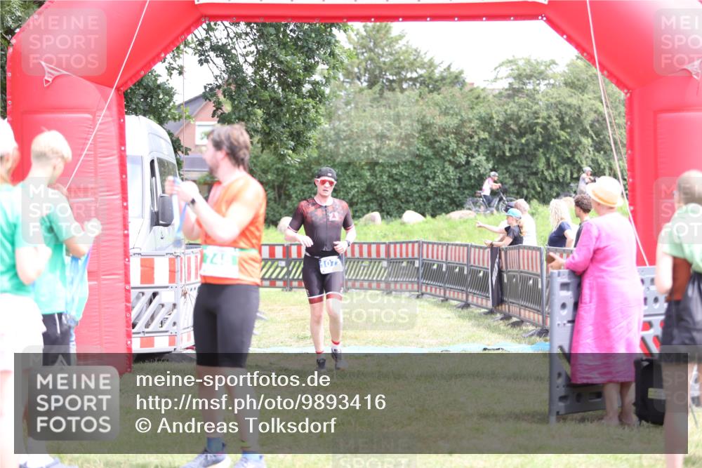 21.06.2026 - 29. Vierlanden-Triathlon Andreas Tolksdorf http://msf.ph/oto/9893416 21.06.2026 14:06:38 Ziel 180, 748, 1073, 180, 748, 1073 meine-sportfotos.de