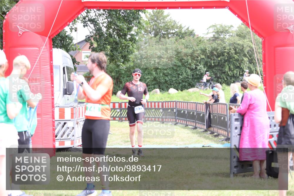 21.06.2026 - 29. Vierlanden-Triathlon Andreas Tolksdorf http://msf.ph/oto/9893417 21.06.2026 14:06:38 Ziel 180, 748, 1073, 180, 748, 1073 meine-sportfotos.de