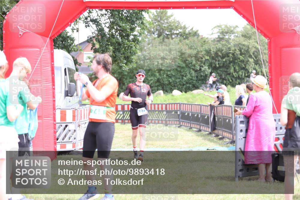 21.06.2026 - 29. Vierlanden-Triathlon Andreas Tolksdorf http://msf.ph/oto/9893418 21.06.2026 14:06:38 Ziel 180, 748, 1073, 180, 748, 1073 meine-sportfotos.de