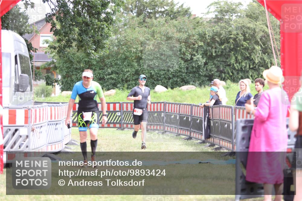 21.06.2026 - 29. Vierlanden-Triathlon Andreas Tolksdorf http://msf.ph/oto/9893424 21.06.2026 14:06:53 Ziel 71, 180, 1057, 71, 180, 1057 meine-sportfotos.de