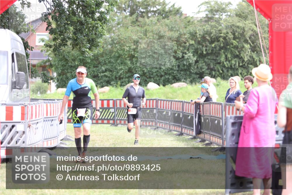 21.06.2026 - 29. Vierlanden-Triathlon Andreas Tolksdorf http://msf.ph/oto/9893425 21.06.2026 14:06:53 Ziel 71, 180, 1057, 71, 180, 1057 meine-sportfotos.de