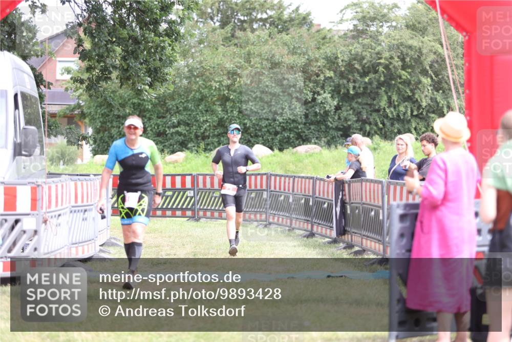 21.06.2026 - 29. Vierlanden-Triathlon Andreas Tolksdorf http://msf.ph/oto/9893428 21.06.2026 14:06:53 Ziel 71, 180, 1057, 71, 180, 1057 meine-sportfotos.de