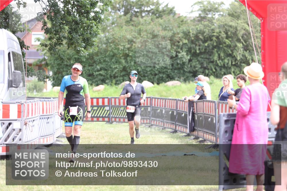21.06.2026 - 29. Vierlanden-Triathlon Andreas Tolksdorf http://msf.ph/oto/9893430 21.06.2026 14:06:53 Ziel 71, 180, 1057, 71, 180, 1057 meine-sportfotos.de