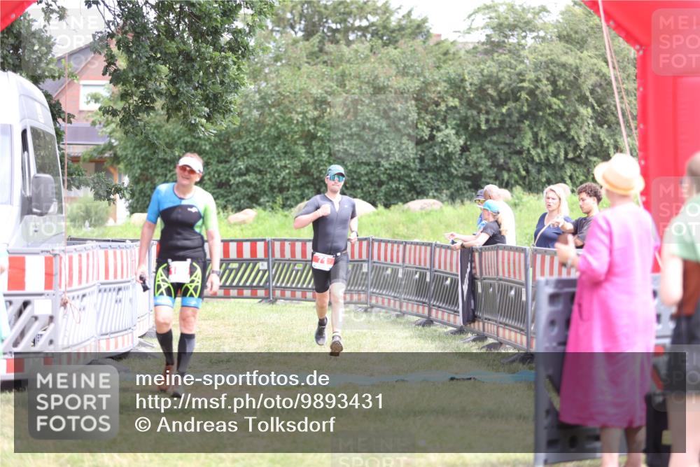 21.06.2026 - 29. Vierlanden-Triathlon Andreas Tolksdorf http://msf.ph/oto/9893431 21.06.2026 14:06:53 Ziel 71, 180, 1057, 71, 180, 1057 meine-sportfotos.de