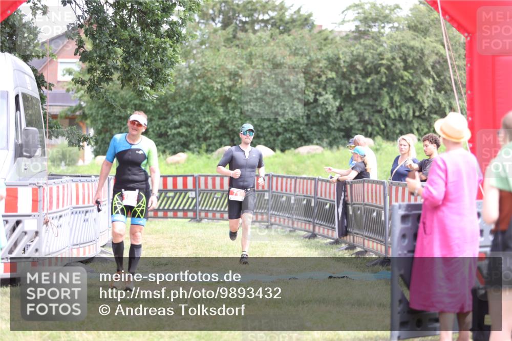 21.06.2026 - 29. Vierlanden-Triathlon Andreas Tolksdorf http://msf.ph/oto/9893432 21.06.2026 14:06:53 Ziel 71, 180, 1057, 71, 180, 1057 meine-sportfotos.de