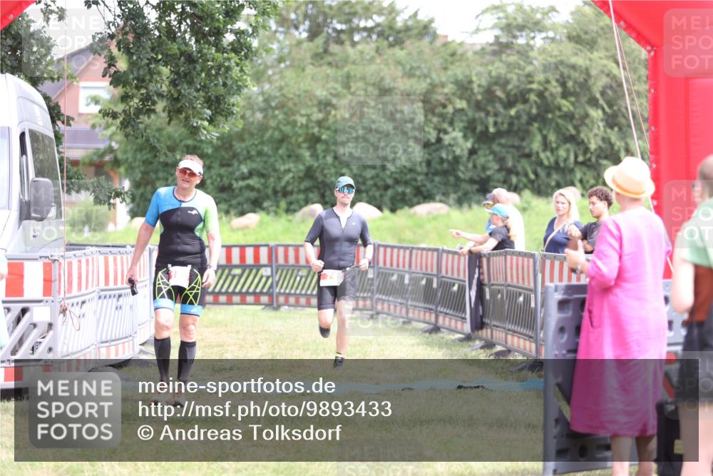 21.06.2026 - 29. Vierlanden-Triathlon Andreas Tolksdorf http://msf.ph/oto/9893433 21.06.2026 14:06:53 Ziel 71, 180, 1057, 71, 180, 1057 meine-sportfotos.de