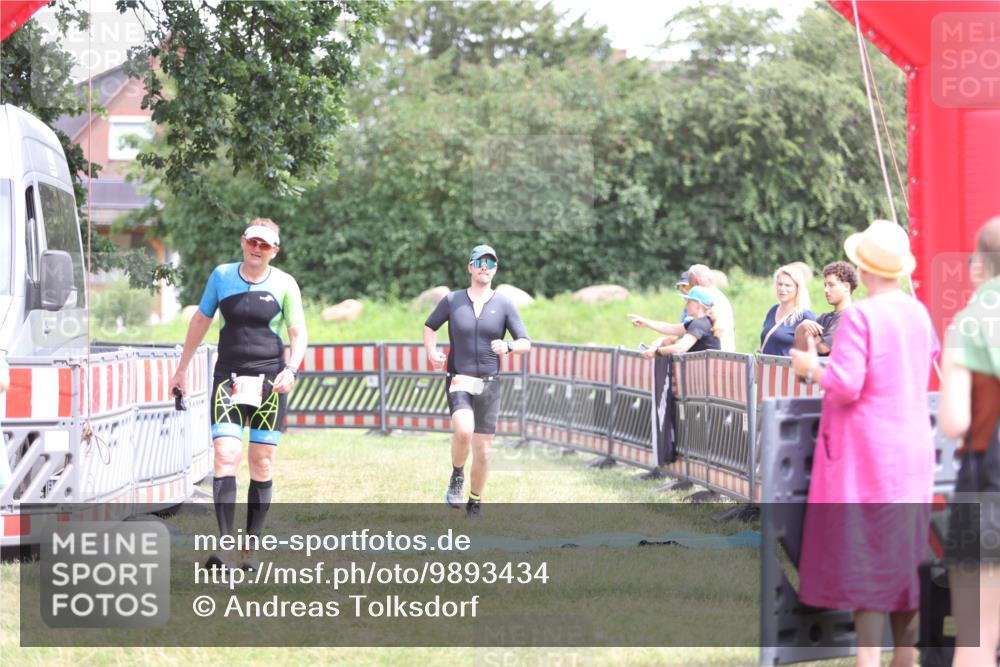 21.06.2026 - 29. Vierlanden-Triathlon Andreas Tolksdorf http://msf.ph/oto/9893434 21.06.2026 14:06:53 Ziel 71, 180, 1057, 71, 180, 1057 meine-sportfotos.de