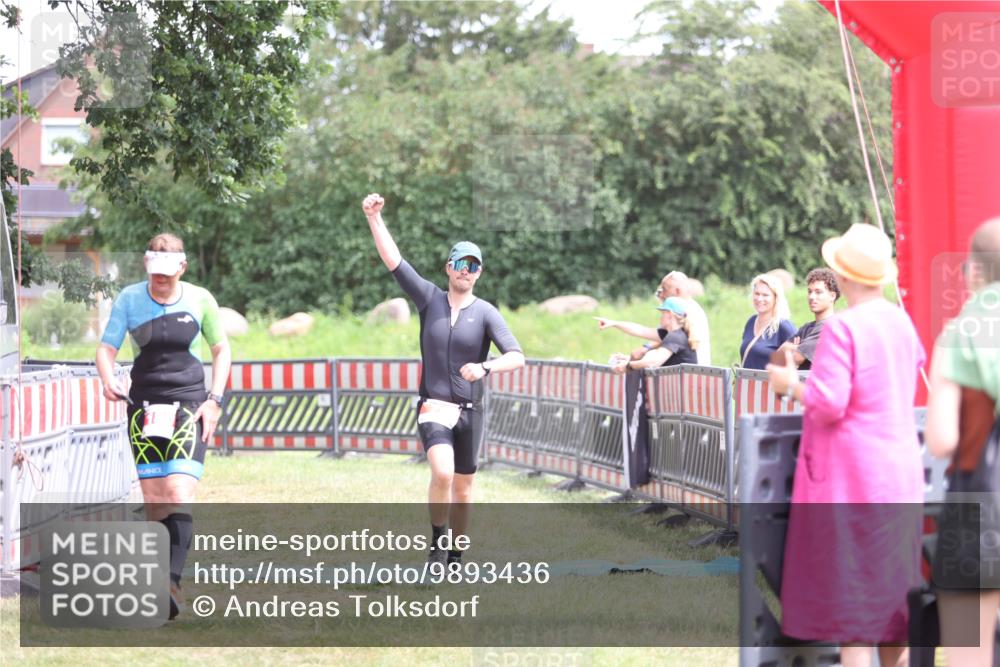 21.06.2026 - 29. Vierlanden-Triathlon Andreas Tolksdorf http://msf.ph/oto/9893436 21.06.2026 14:06:54 Ziel 71, 180, 1057, 71, 180, 1057 meine-sportfotos.de