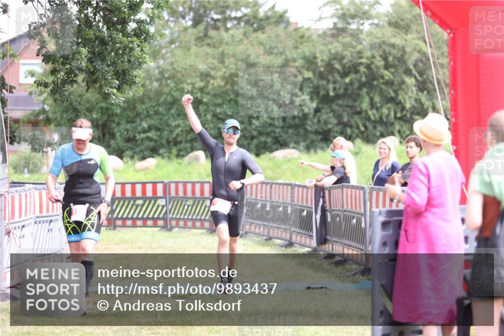 21.06.2026 - 29. Vierlanden-Triathlon Andreas Tolksdorf http://msf.ph/oto/9893437 21.06.2026 14:06:54 Ziel 71, 180, 1057, 71, 180, 1057 meine-sportfotos.de