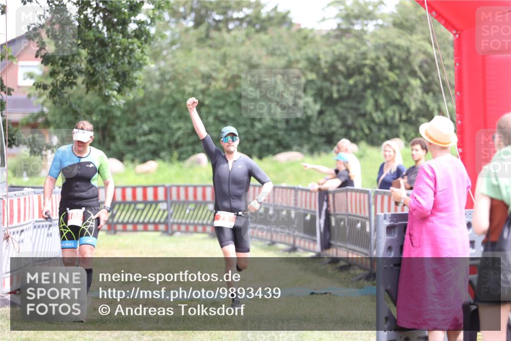 21.06.2026 - 29. Vierlanden-Triathlon Andreas Tolksdorf http://msf.ph/oto/9893439 21.06.2026 14:06:54 Ziel 71, 180, 1057, 71, 180, 1057 meine-sportfotos.de