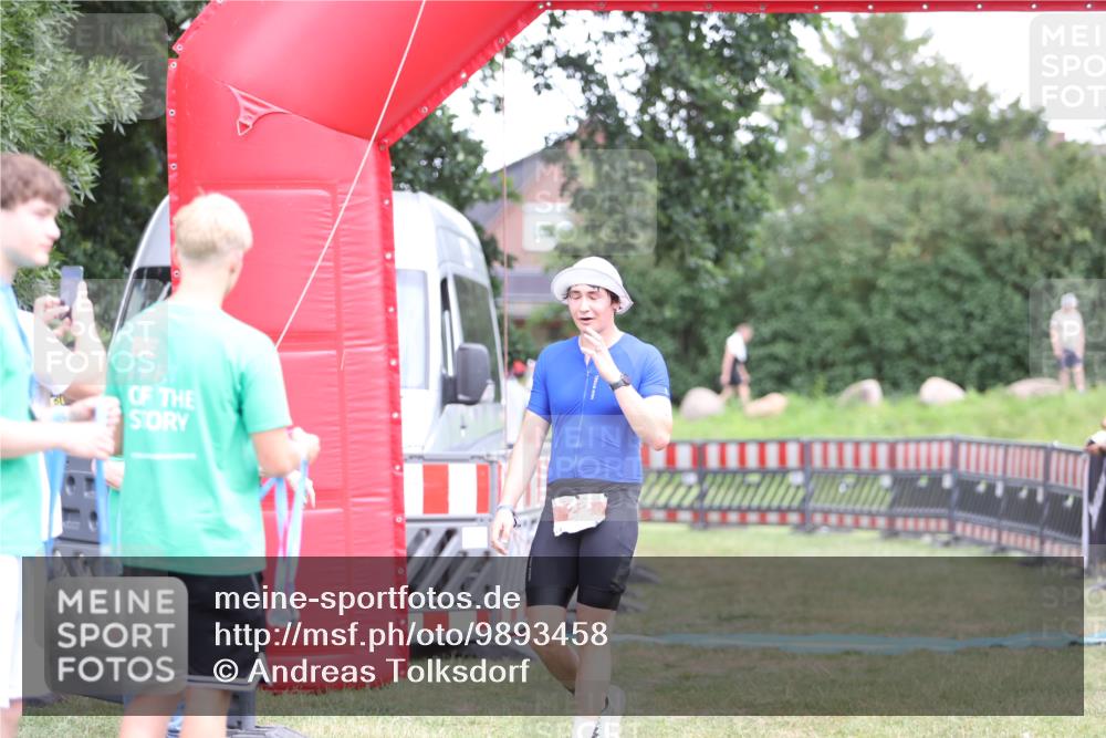 21.06.2026 - 29. Vierlanden-Triathlon Andreas Tolksdorf http://msf.ph/oto/9893458 21.06.2026 14:09:04 Ziel 22, 1126, 22, 1126 meine-sportfotos.de