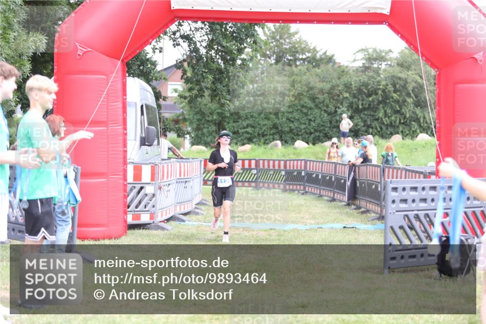 21.06.2026 - 29. Vierlanden-Triathlon Andreas Tolksdorf http://msf.ph/oto/9893464 21.06.2026 14:09:15 Ziel 243, 1126, 243, 1126 meine-sportfotos.de