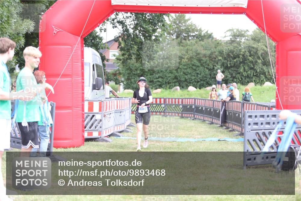 21.06.2026 - 29. Vierlanden-Triathlon Andreas Tolksdorf http://msf.ph/oto/9893468 21.06.2026 14:09:15 Ziel 243, 1126, 243, 1126 meine-sportfotos.de