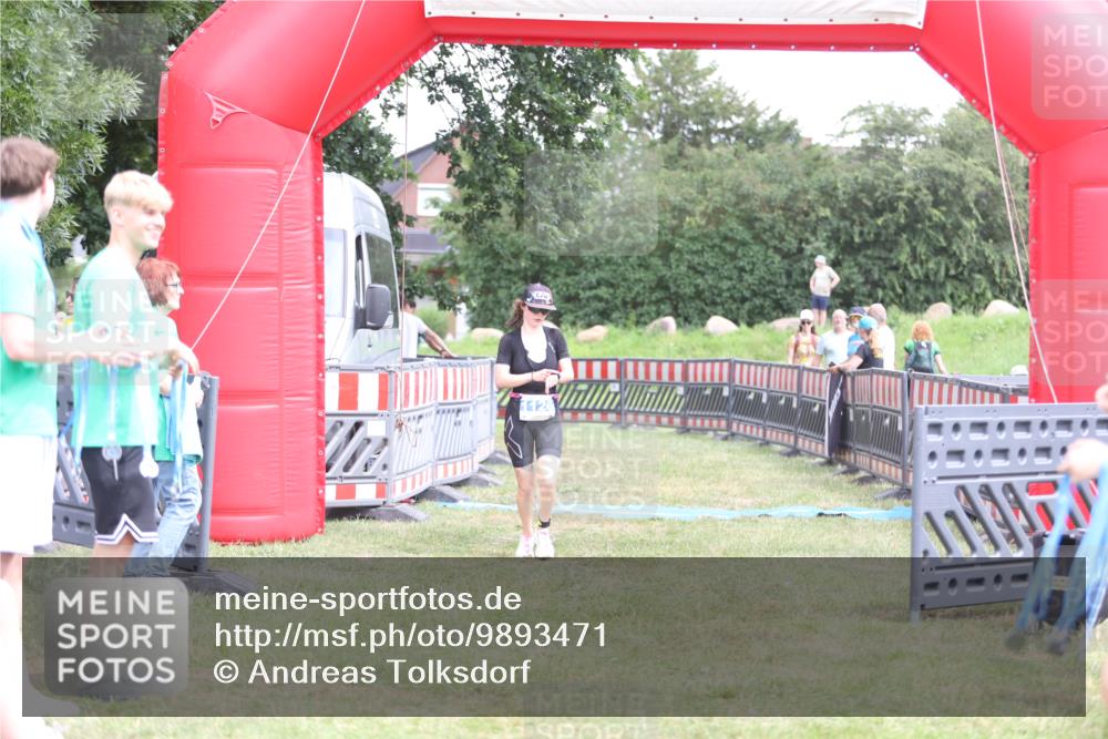21.06.2026 - 29. Vierlanden-Triathlon Andreas Tolksdorf http://msf.ph/oto/9893471 21.06.2026 14:09:16 Ziel 243, 1126, 243, 1126 meine-sportfotos.de