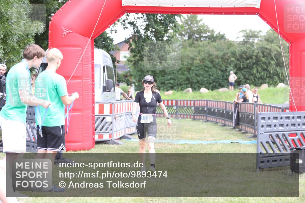 21.06.2026 - 29. Vierlanden-Triathlon Andreas Tolksdorf http://msf.ph/oto/9893474 21.06.2026 14:09:17 Ziel 243, 1126, 243, 1126 meine-sportfotos.de